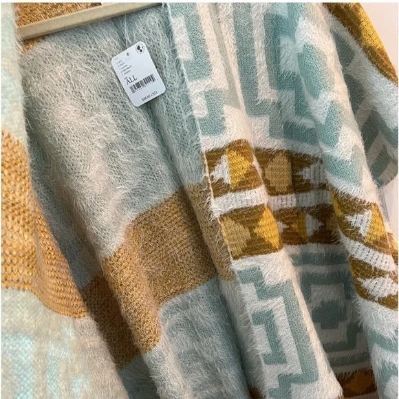 Free People White Kimono Diamondback Cozy Sweater Ivory One Size Poncho NWT - Picture 12 of 14